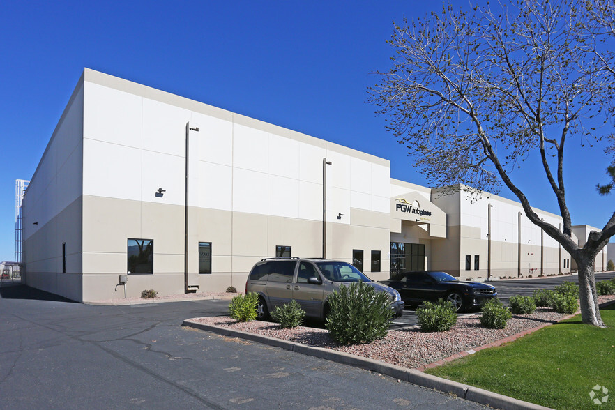 2120 E Raymond St, Phoenix, AZ for lease - Primary Photo - Image 1 of 7