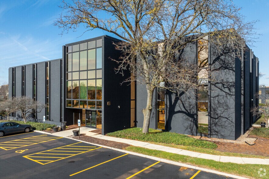 799 Roosevelt Rd, Glen Ellyn, IL à louer - Photo du bâtiment - Image 2 de 22