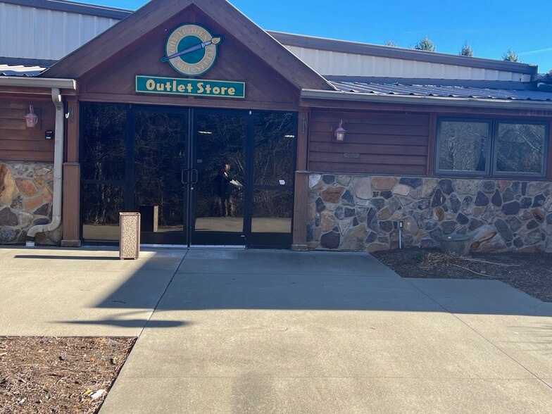 374 Industrial Park Dr, Boone, NC for lease - Interior Photo - Image 1 of 1