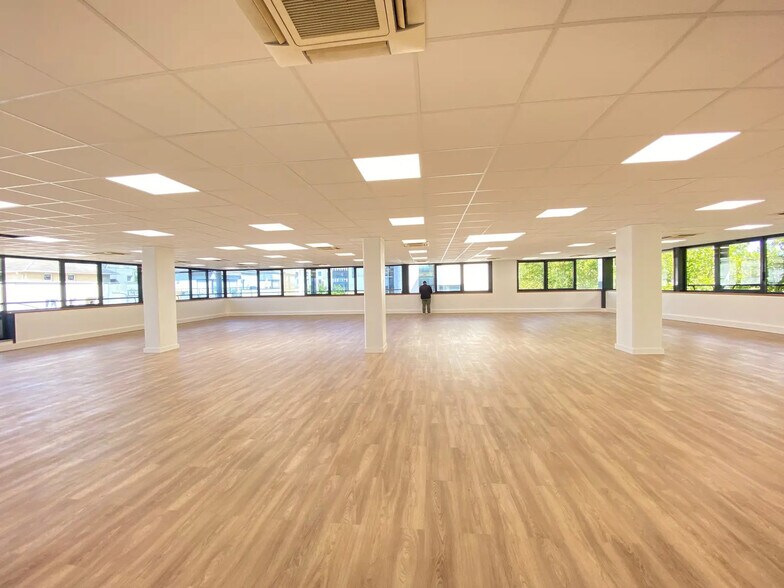Bureau dans La Garenne-Colombes à vendre - Photo du bâtiment - Image 3 de 5