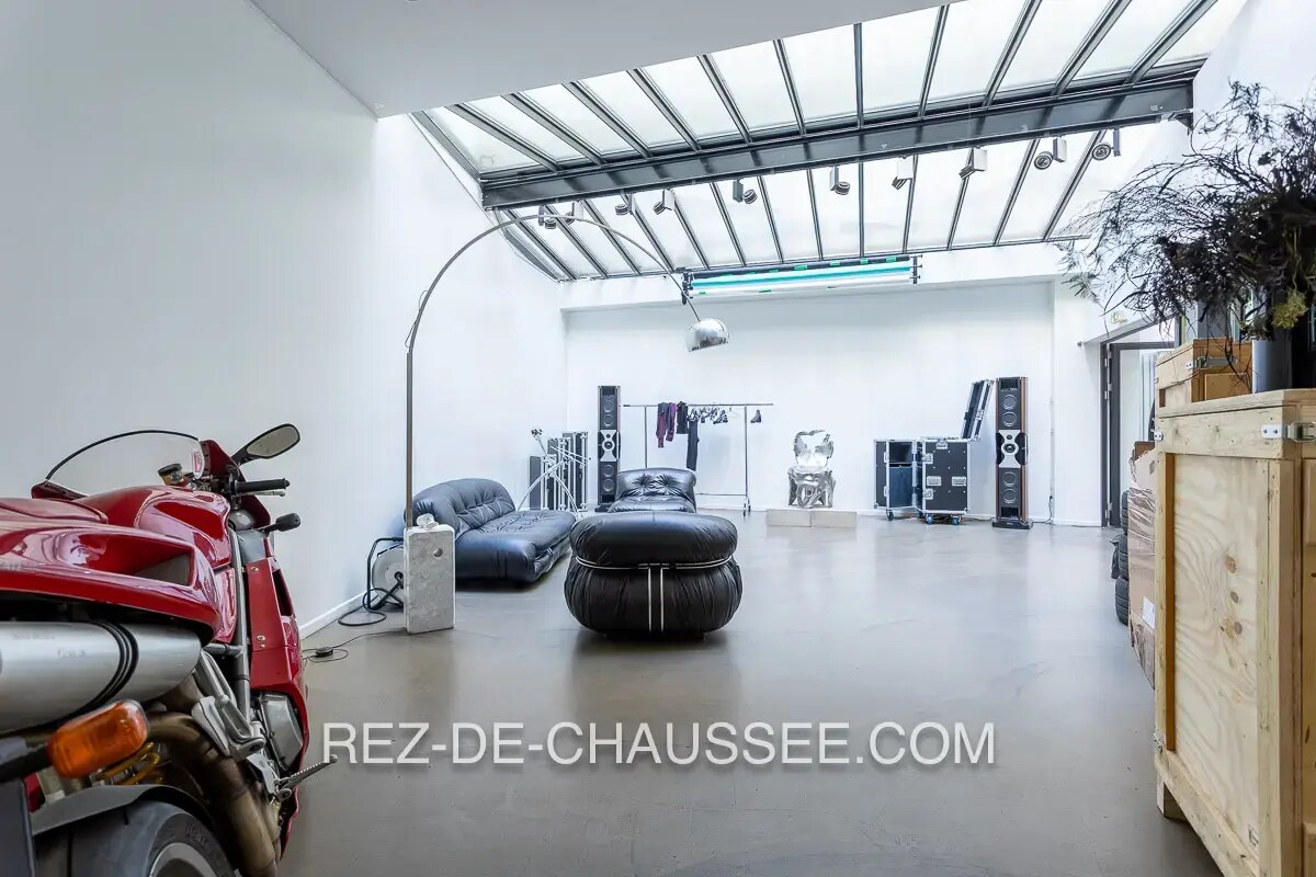 Paris, PAR 75011 - - - Photo intérieure - Image 1 of 9