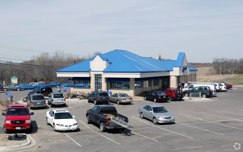 180 Pioneer Trl, Chaska, MN à vendre - Photo du bâtiment - Image 3 de 3