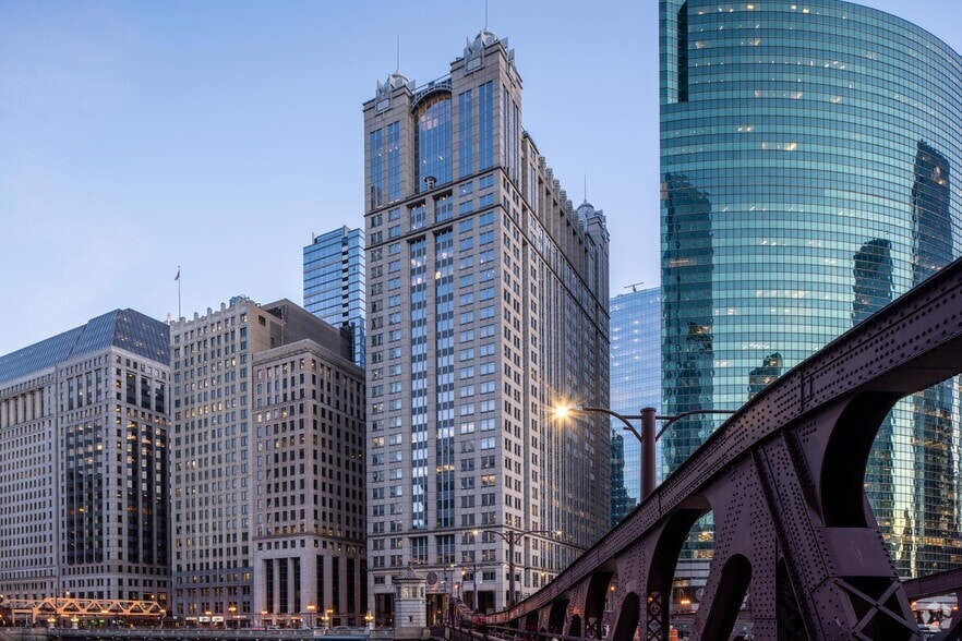 225 W Wacker Dr, Chicago, IL à louer - Photo du bâtiment - Image 3 de 5