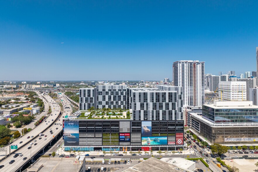 249 NW 6th St, Miami, FL à louer - Vidéo aérienne - Image 2 de 11