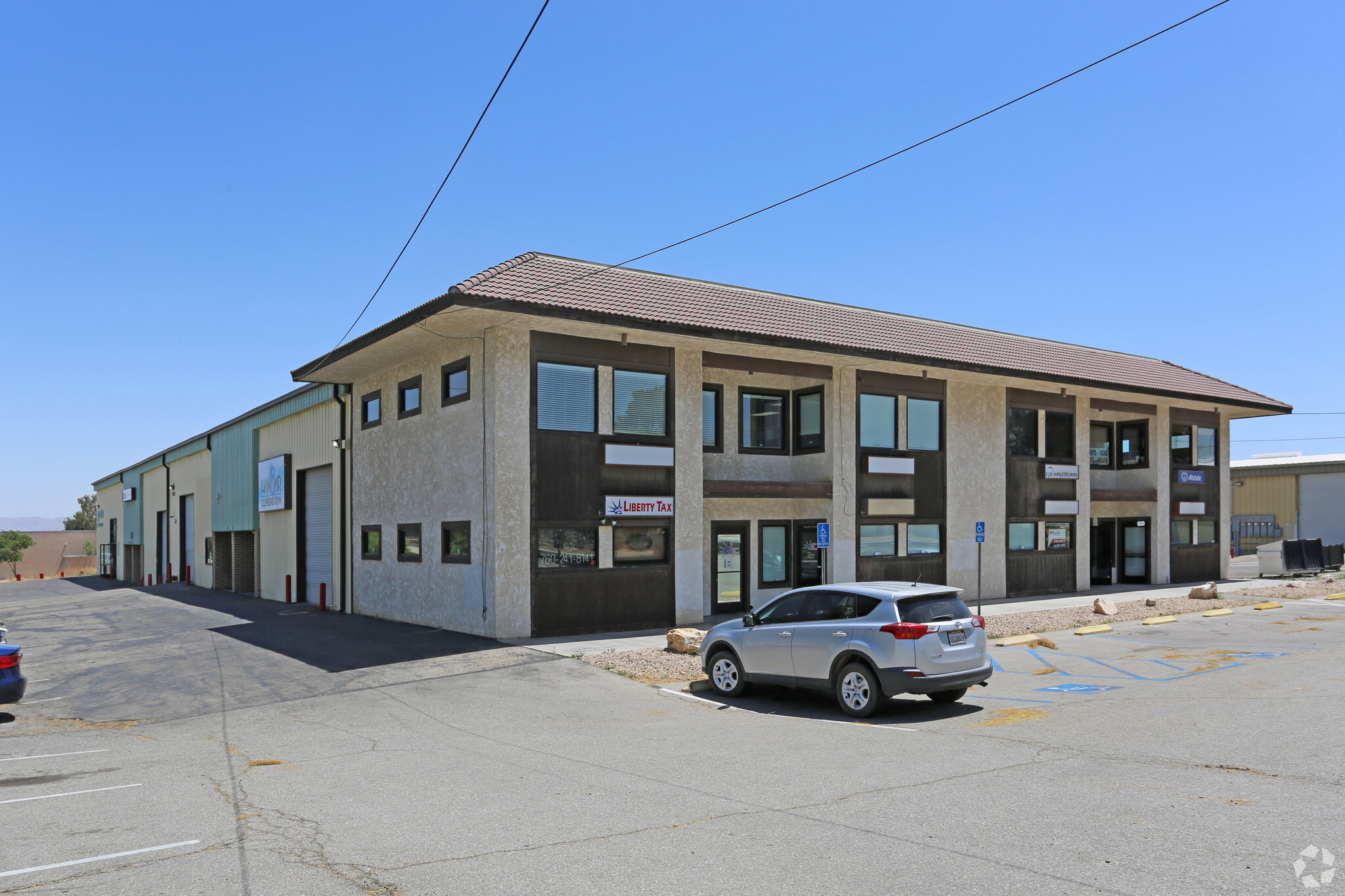 13819 Amargosa Rd, Victorville, CA à louer Photo du bâtiment- Image 1 de 3