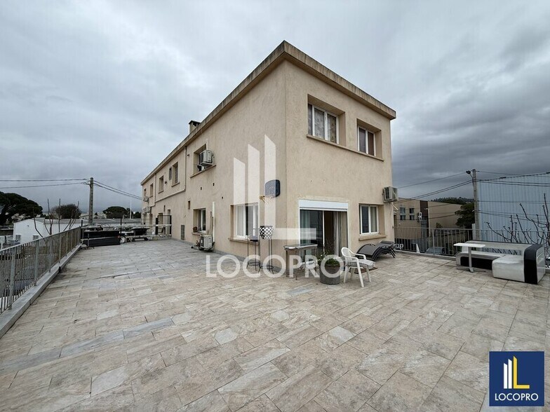 Industrial in Cannes for sale - Building Photo - Image 1 of 12
