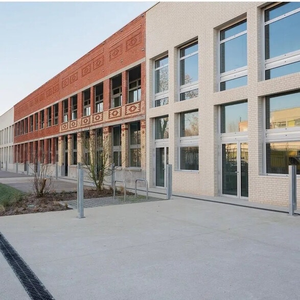 62 Rue Denis Papin, Pantin for lease - Building Photo - Image 1 of 20