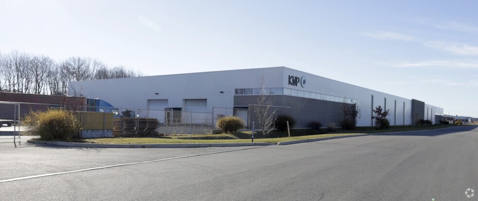 1367 Rue Nationale, Terrebonne, QC à louer - Photo du bâtiment - Image 2 de 2