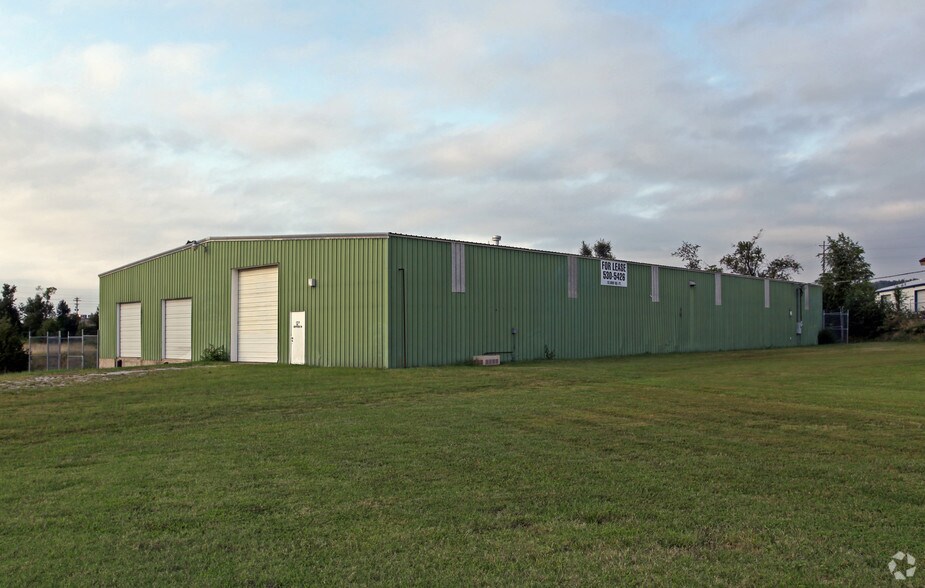 1823 Dentech Dr, Springdale, AR for sale - Building Photo - Image 2 of 2