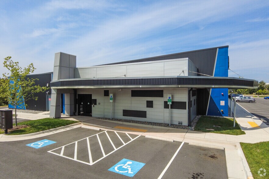 11225 Assett Loop, Manassas, VA à louer - Photo du bâtiment - Image 2 de 22