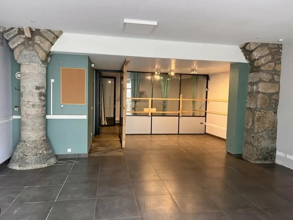 Retail in Grézieu-la-Varenne for sale Building Photo- Image 1 of 6