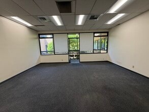 1805 136th Pl NE, Bellevue, WA for lease Interior Photo- Image 1 of 6