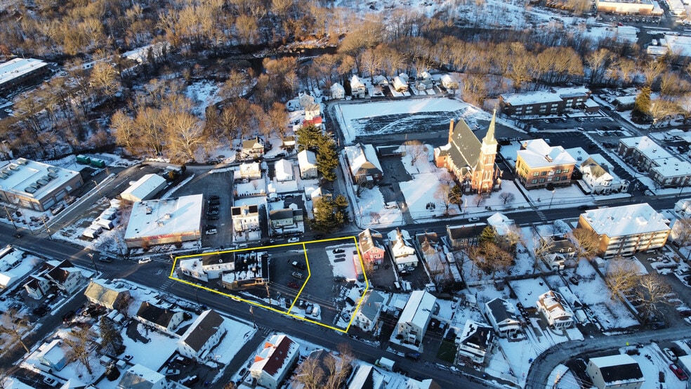 1039 Douglas Ave, Providence, RI à vendre - Aérien - Image 3 de 12