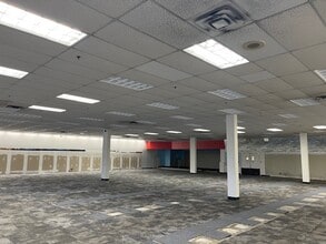 1900 Empire Blvd, Webster, NY à louer Photo intérieure- Image 2 de 3