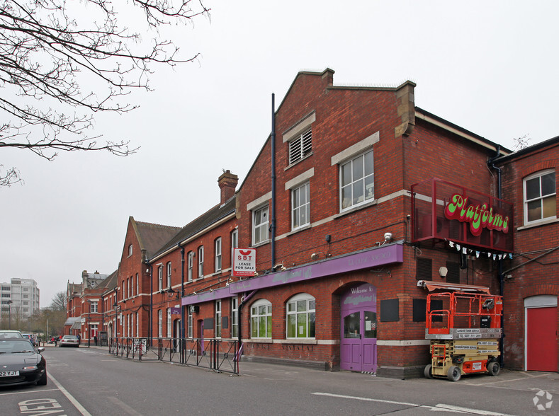 1 Station Appr, Basingstoke à vendre - Photo principale - Image 1 de 1