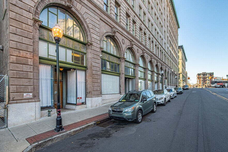 143 E State St, Trenton, NJ à louer - Photo du bâtiment - Image 3 de 4