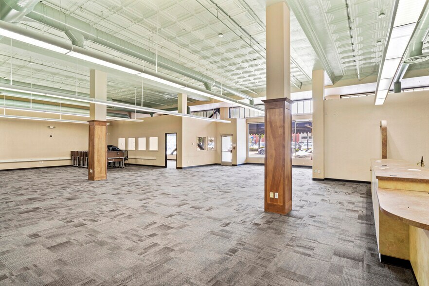 117 S Central Ave, Medford, OR for sale - Interior Photo - Image 2 of 13