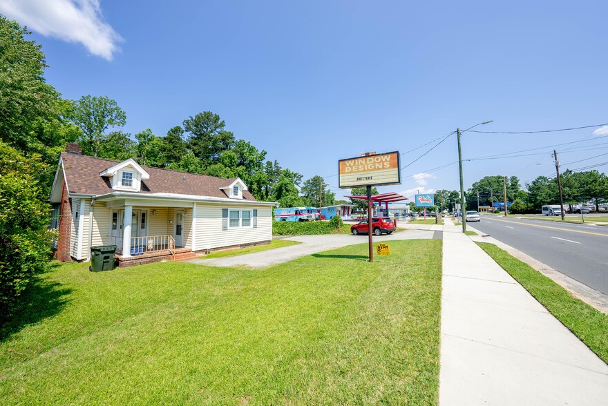 3213 N Roxboro St, Durham, NC à vendre - Photo du bâtiment - Image 1 de 1