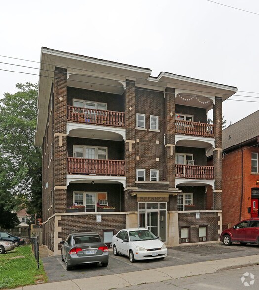 15 Ontario Ave, Hamilton, ON à vendre - Photo principale - Image 1 de 1
