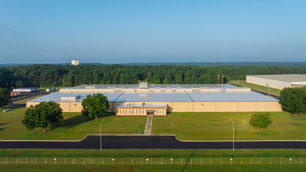 18300 Fieldcrest Rd, Laurel Hill, NC for sale - Primary Photo - Image 1 of 1