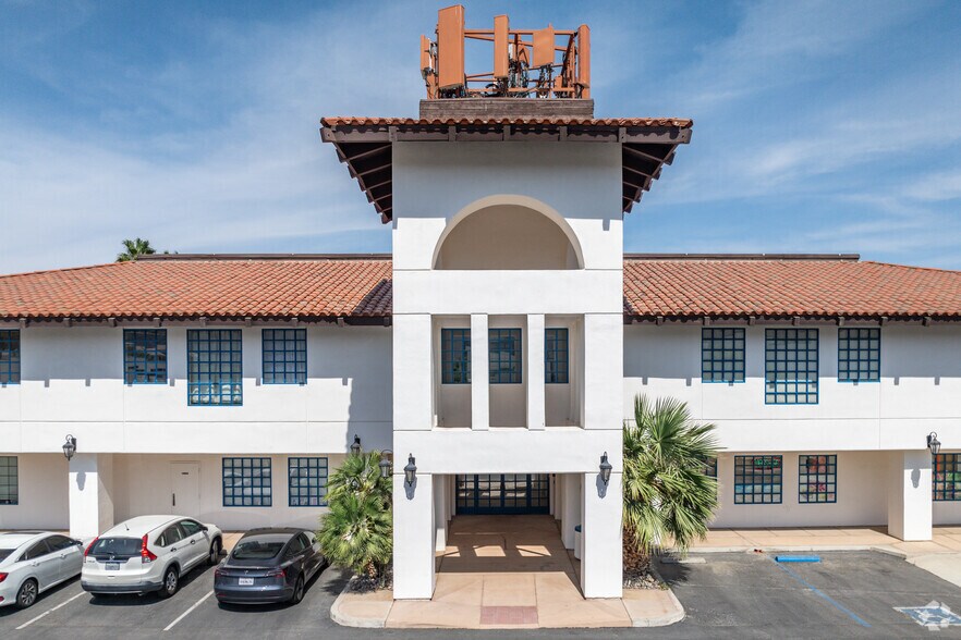 78150 Calle Tampico, La Quinta, CA à louer - Photo du bâtiment - Image 2 de 6