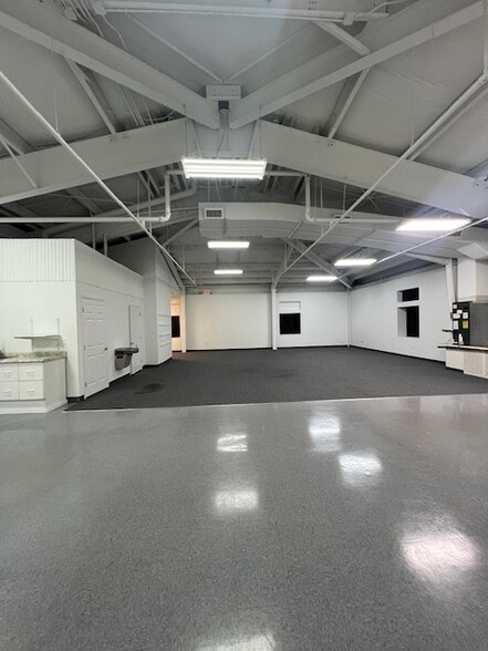 1230 N US Highway 1, Ormond Beach, FL à louer - Photo intérieure - Image 2 de 10