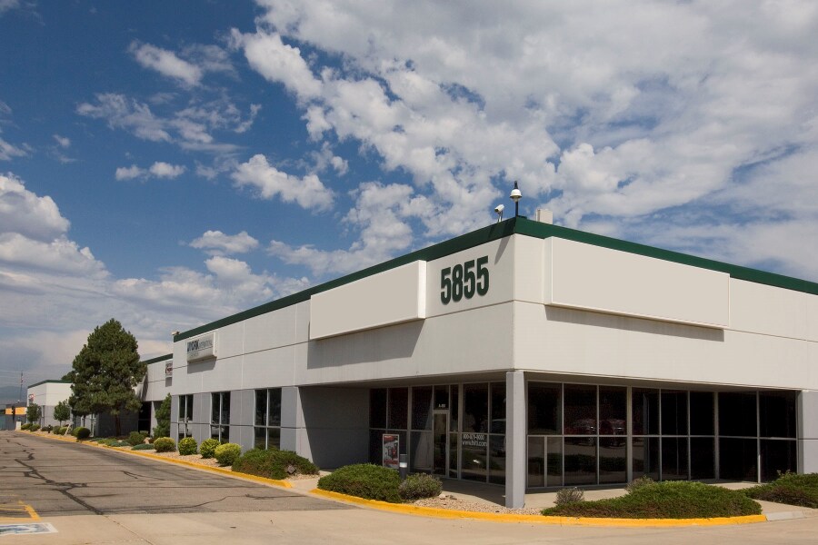 5855 E 45th Ave, Denver, CO à louer Photo du bâtiment- Image 1 de 4