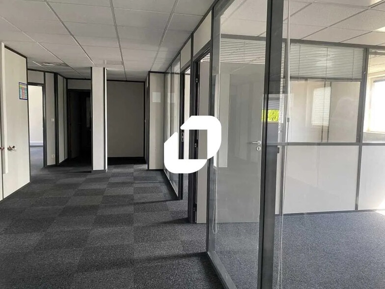 Office in Mérignac for lease - Interior Photo - Image 3 of 37