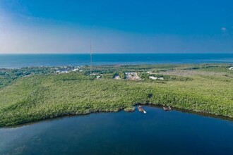 86560 Overseas Hwy, Islamorada, FL - Aérien  Vue de la carte - Image1