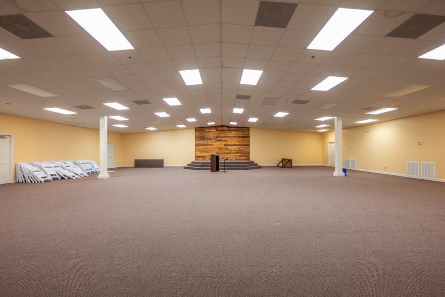 1006 Lynn Ln, Starkville, MS for lease - Building Photo - Image 2 of 21