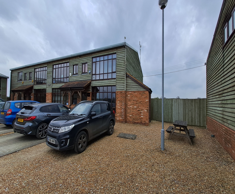 3 The Willows, Milton Keynes for sale Primary Photo- Image 1 of 1