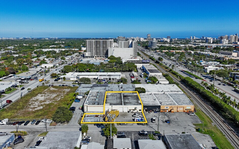 2655 NE 188th St, Miami, FL à louer - Photo du bâtiment - Image 2 de 21
