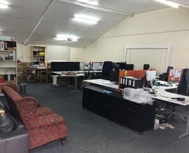 Sandhawes Hl, East Grinstead for lease Interior Photo- Image 1 of 6