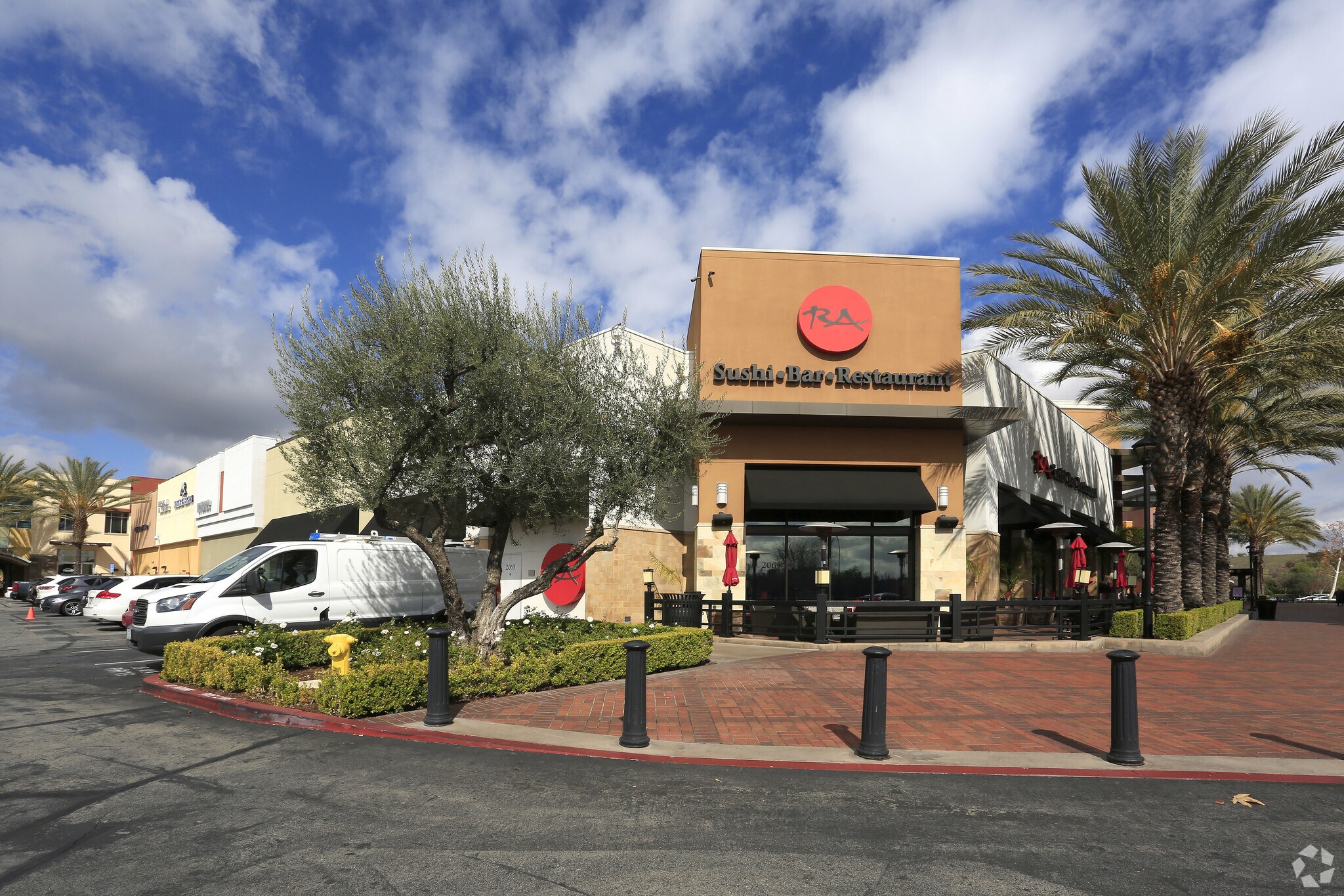 13925 City Center Dr, Chino Hills, CA à louer Photo du bâtiment- Image 1 de 12