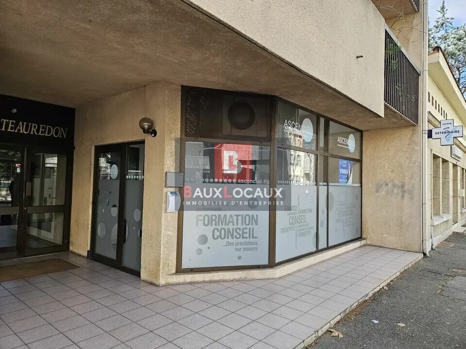 Retail in Salon-de-Provence for lease Primary Photo- Image 1 of 10