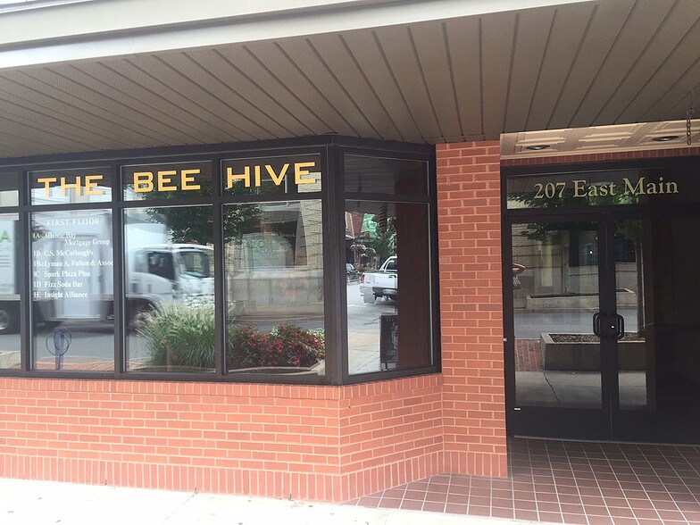 205-207 E Main St, Johnson City, TN à louer - Photo du bâtiment - Image 2 de 7