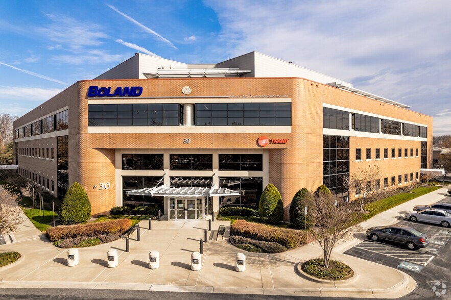 30 W Watkins Mill Rd, Gaithersburg, MD for lease - Primary Photo - Image 1 of 6