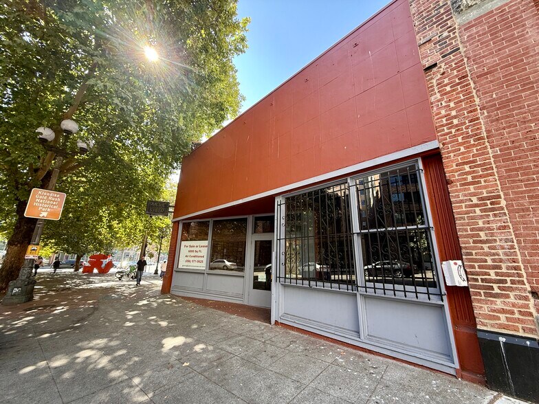 411 2nd Ave Ext S, Seattle, WA à vendre - Photo du bâtiment - Image 2 de 9