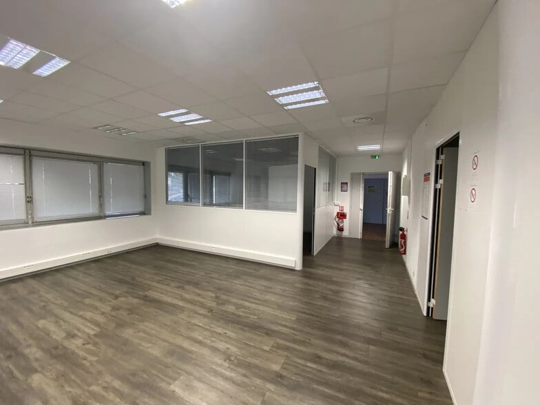 12 Avenue Ariane, Mérignac for lease - Interior Photo - Image 3 of 30