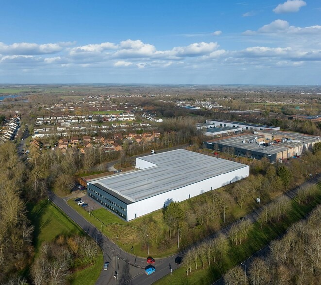 73 Mercers Dr, Milton Keynes for lease - Building Photo - Image 2 of 4