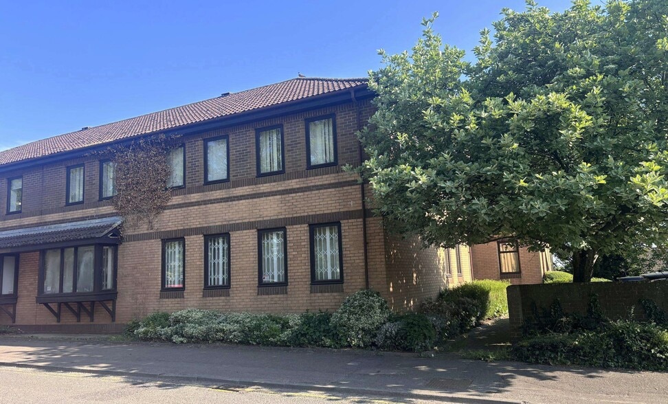 Midland Way, Thornbury for sale - Primary Photo - Image 1 of 3