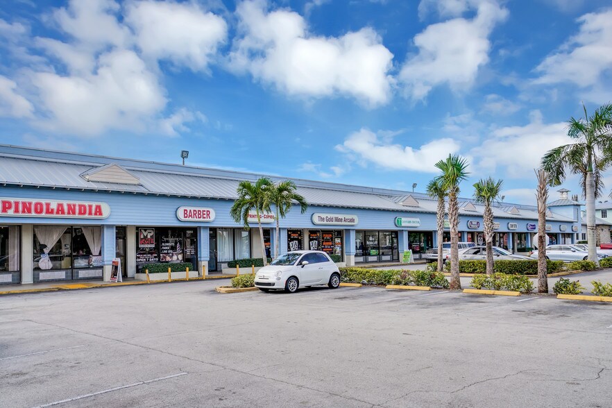 1300 N Military Trl, West Palm Beach, FL à louer - Photo du bâtiment - Image 3 de 12