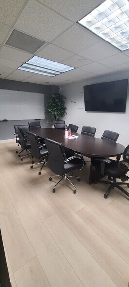 15490 Ventura Blvd, Sherman Oaks, CA à louer - Photo intérieure - Image 2 de 9