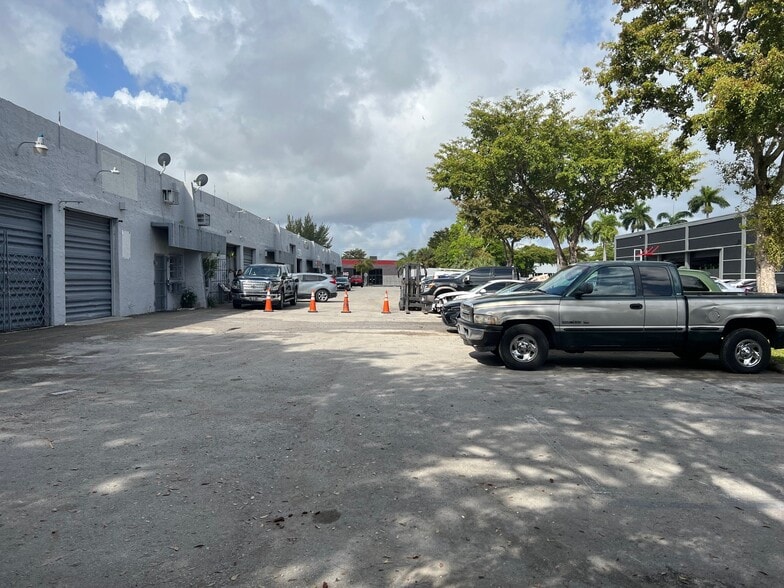 1341-1359 NW 88th Ave, Miami, FL for sale - Building Photo - Image 3 of 16