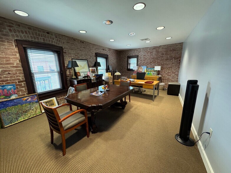 900 Westport Rd, Kansas City, MO à louer - Photo du bâtiment - Image 3 de 10