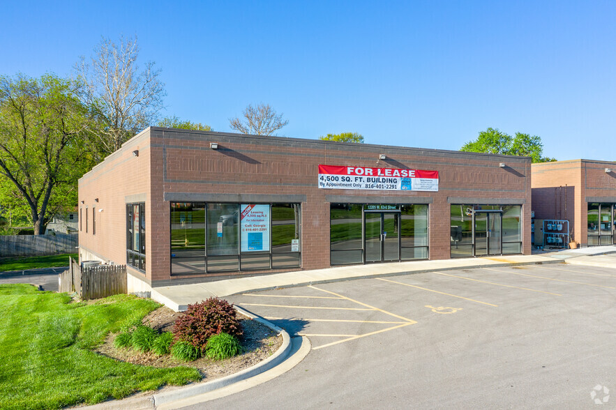 12205-12211 Shawnee Mission Pky, Shawnee, KS for lease - Building Photo - Image 1 of 9