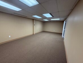 78 Eastern Blvd, Glastonbury, CT for lease Interior Photo- Image 1 of 3