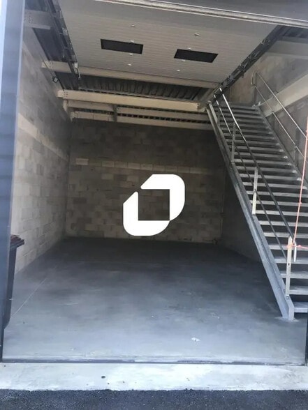 Flex in Neuilly-Plaisance for lease - Interior Photo - Image 3 of 5