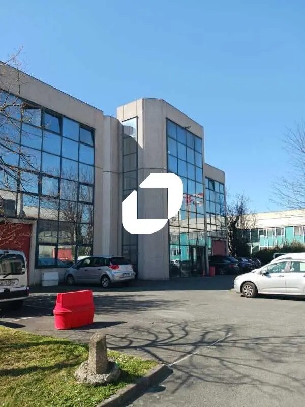 Office in Vitry-sur-Seine for lease Building Photo- Image 1 of 9