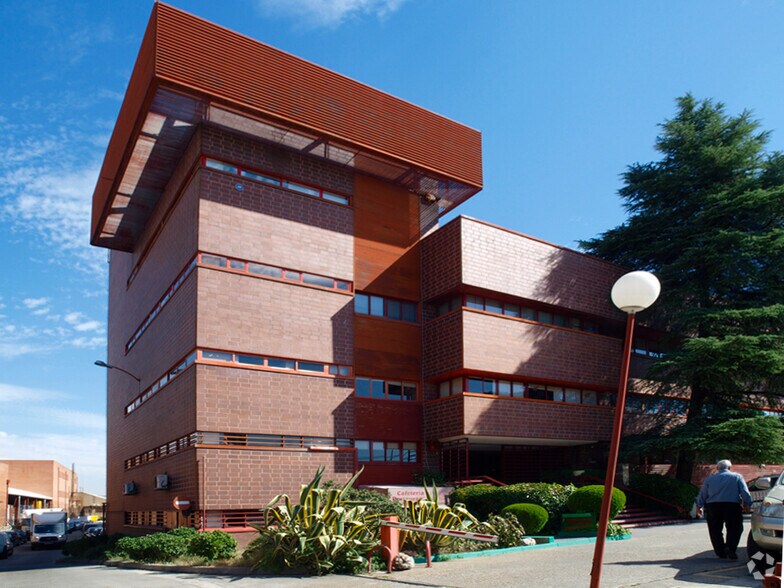 Calle Tierra de Barros, 2, Coslada, Madrid à louer - Photo du bâtiment - Image 2 de 2